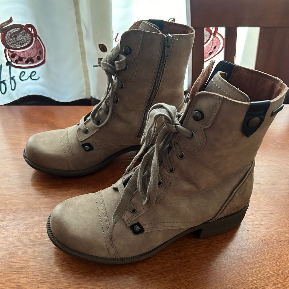 Women’s Cobb Hill Waterproof Brunswick Lace Boot Size 8.5